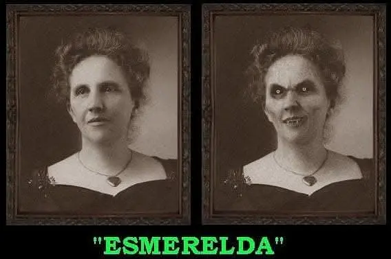 "Changing Portrait - Esmerelda" Hanging Halloween Decoration 1