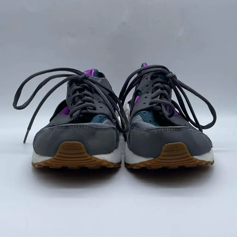 Children's Nike Shoes, 6Y 1