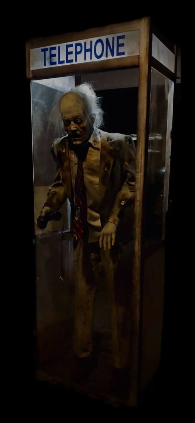 "Disconnected" Telephone Booth Professional Halloween Animatronic 1