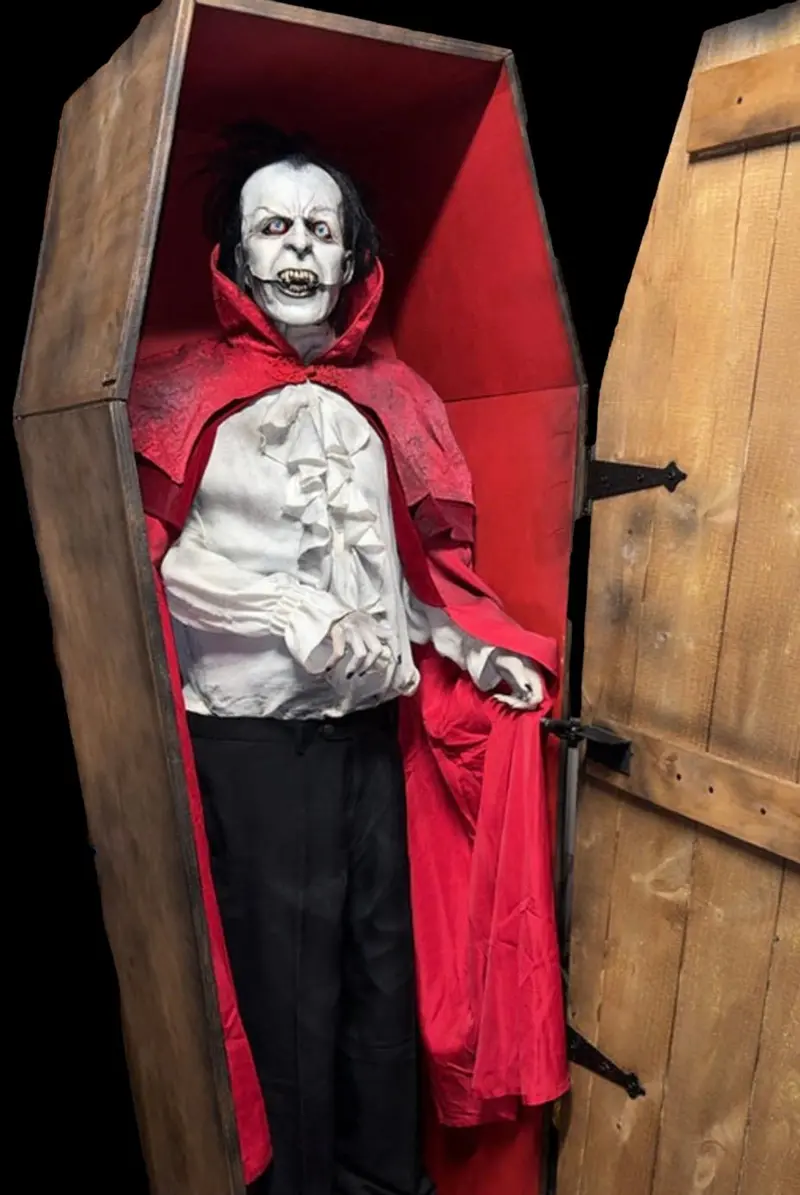 "Dominion Of Darkness Vampire" Professional Halloween Animatronic 1