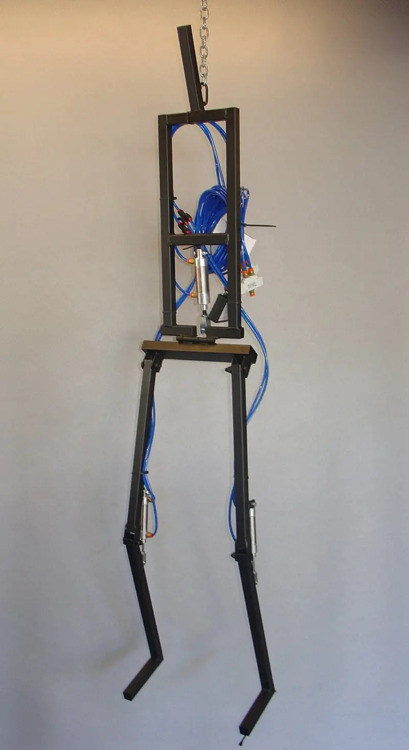 "Erratic Hangman Kicker" Halloween Animatronic Frame 1