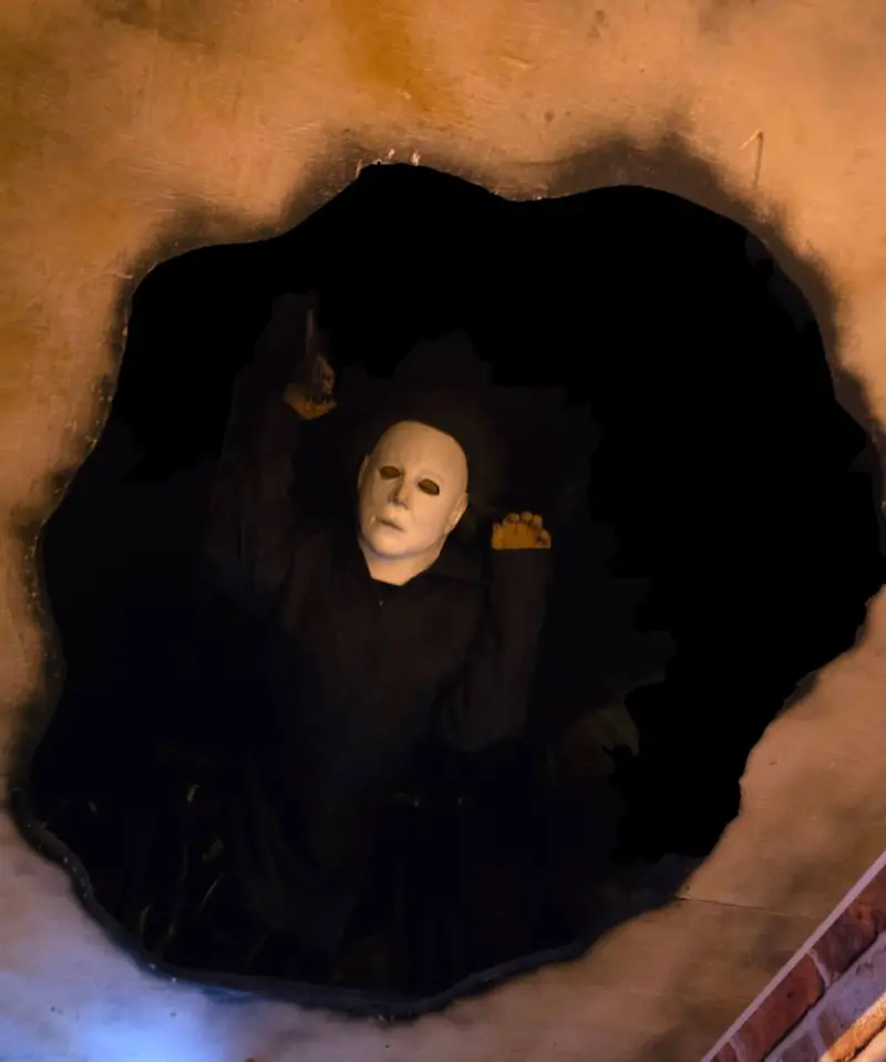Killer Attic Attack Professional Halloween Animatronic 1