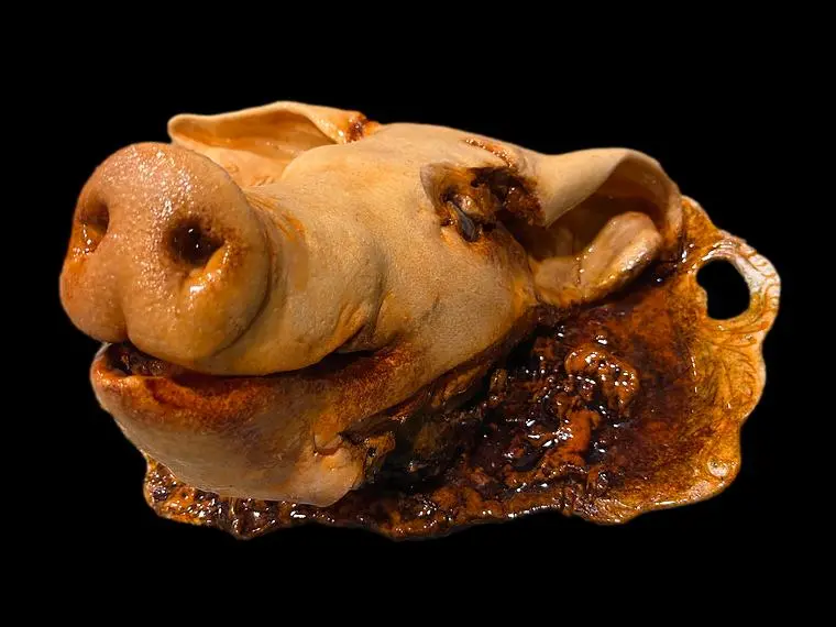 Pig On Tray Halloween Prop 1
