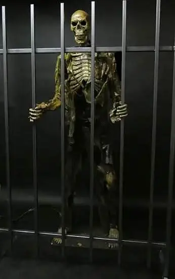 "Thrashing Corpse" Skeleton Halloween Animatronic 1
