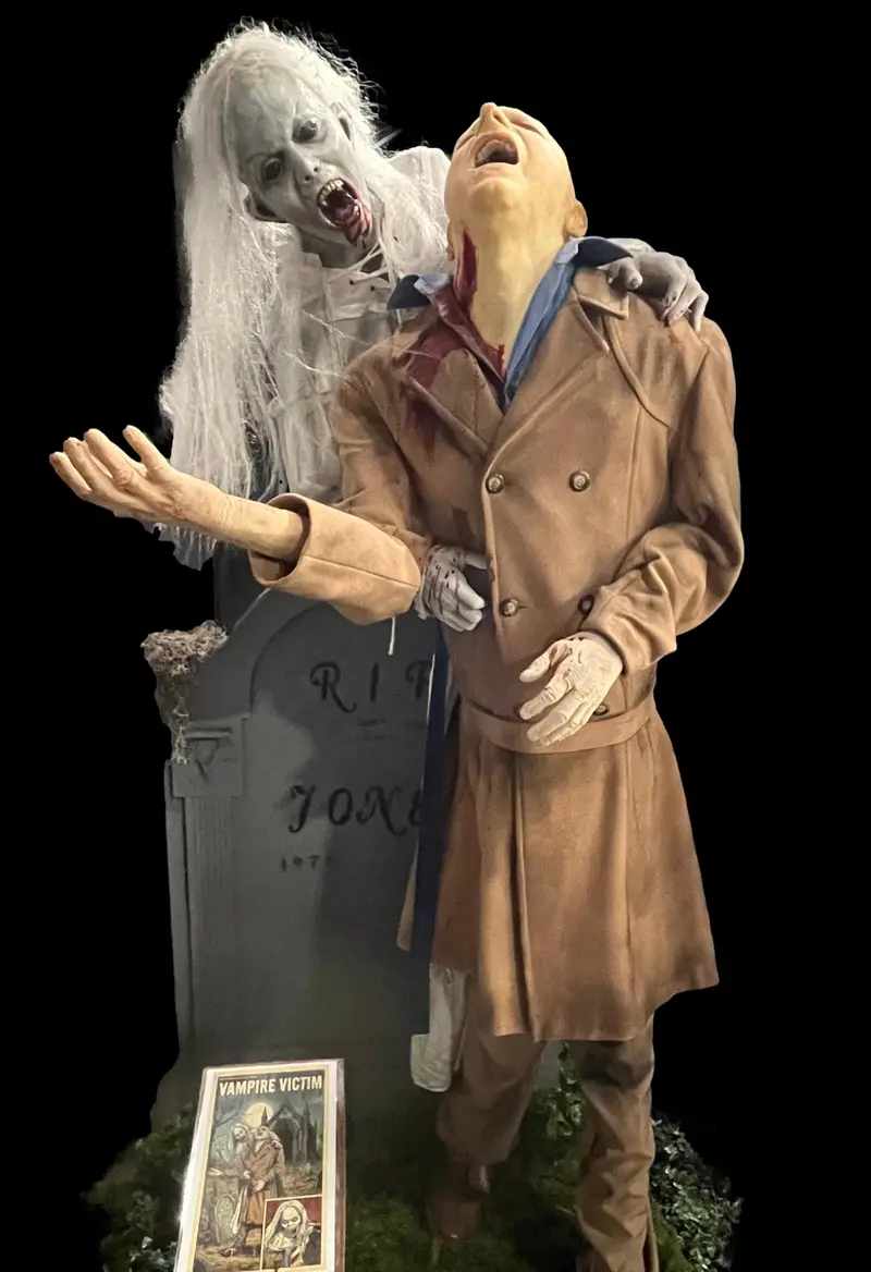 "Vampire Victim" Professional Halloween Animatronic 1