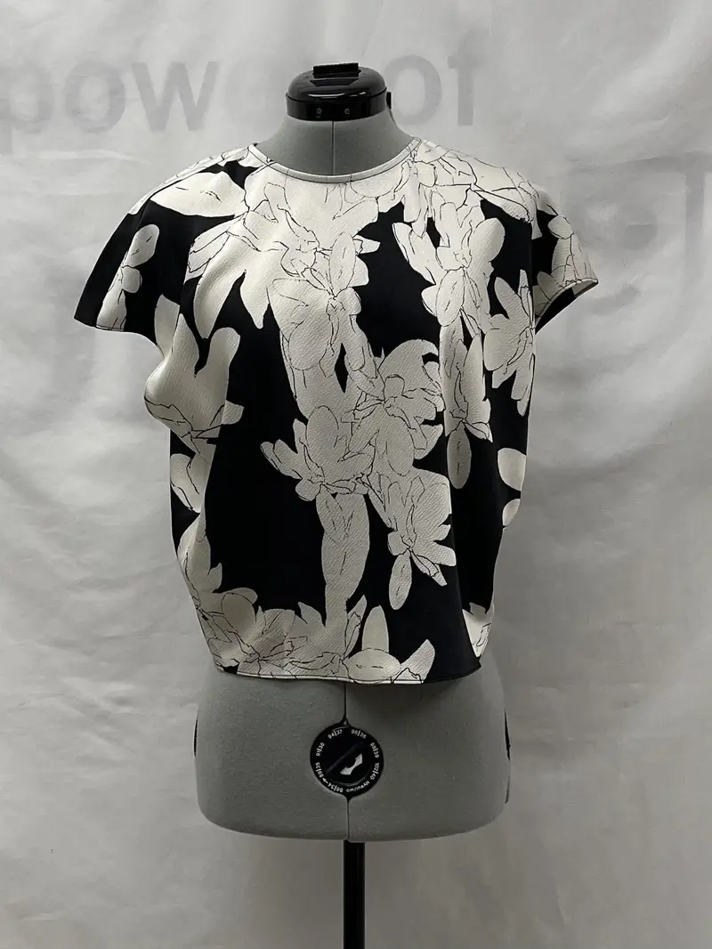 Women's Banana Republic Short Sleeve Top, Small 1