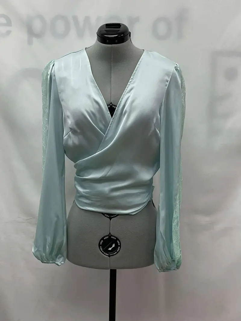 Women's Guess Long Sleeve Top, Small 1