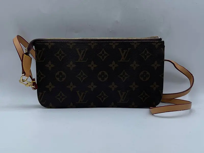 Women's Louis Vuitton Small Purse 1
