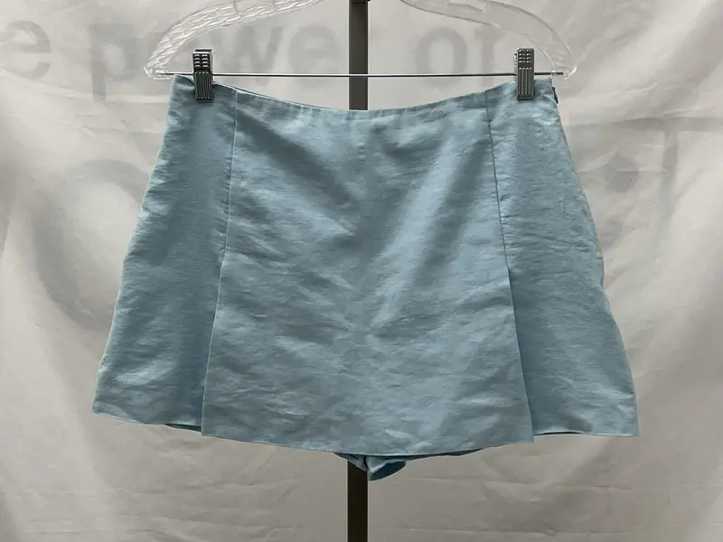 Women's Zara Shorts, Large 1